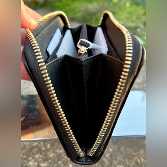 LOVE MOSCHINO!❤️Zip Around/ Black Faux Leather/Wallet w/gold hearts/studs - Picture 15 of 16